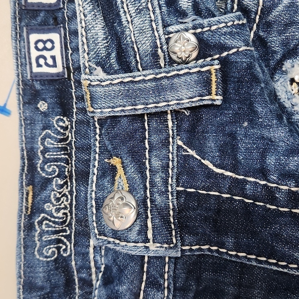 Miss Me Signature‎ Distressed Shorts - Picture 3 of 6